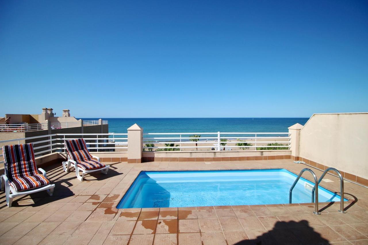 Atico Con Piscina Privada En Primera Linea Apartment Denia Ruang foto
