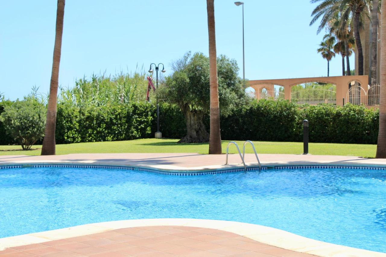 Atico Con Piscina Privada En Primera Linea Apartment Denia Ruang foto