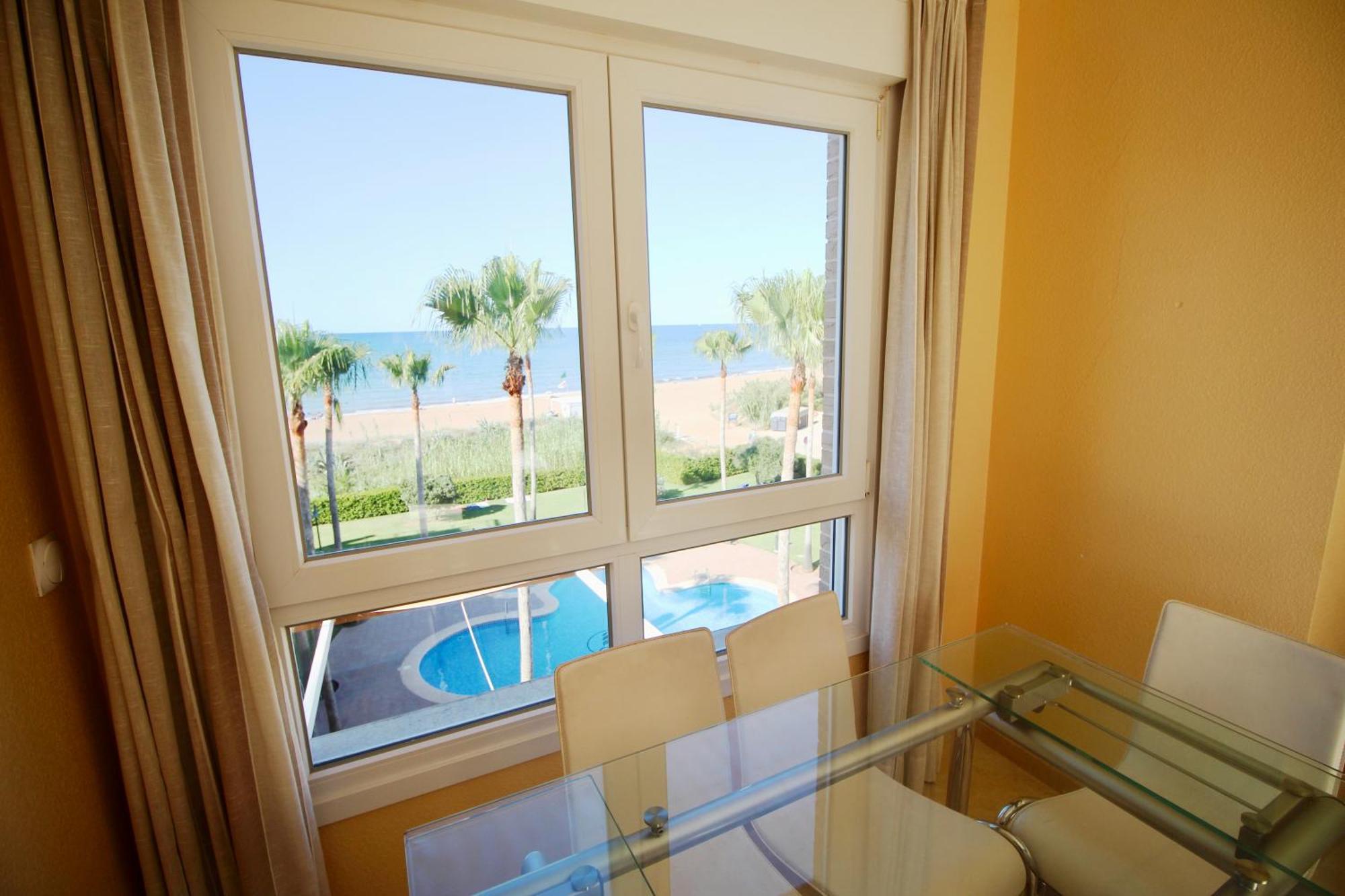 Atico Con Piscina Privada En Primera Linea Apartment Denia Ruang foto