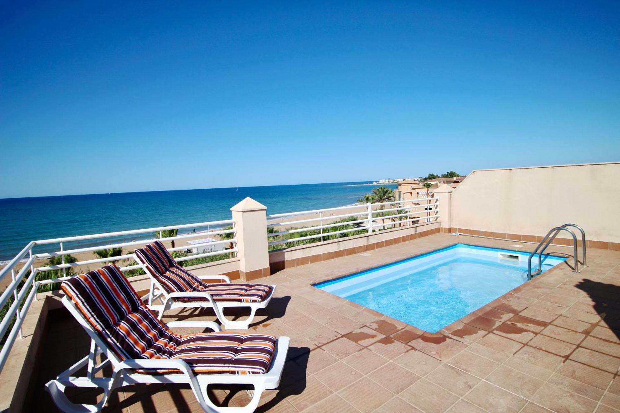 Atico Con Piscina Privada En Primera Linea Apartment Denia Ruang foto