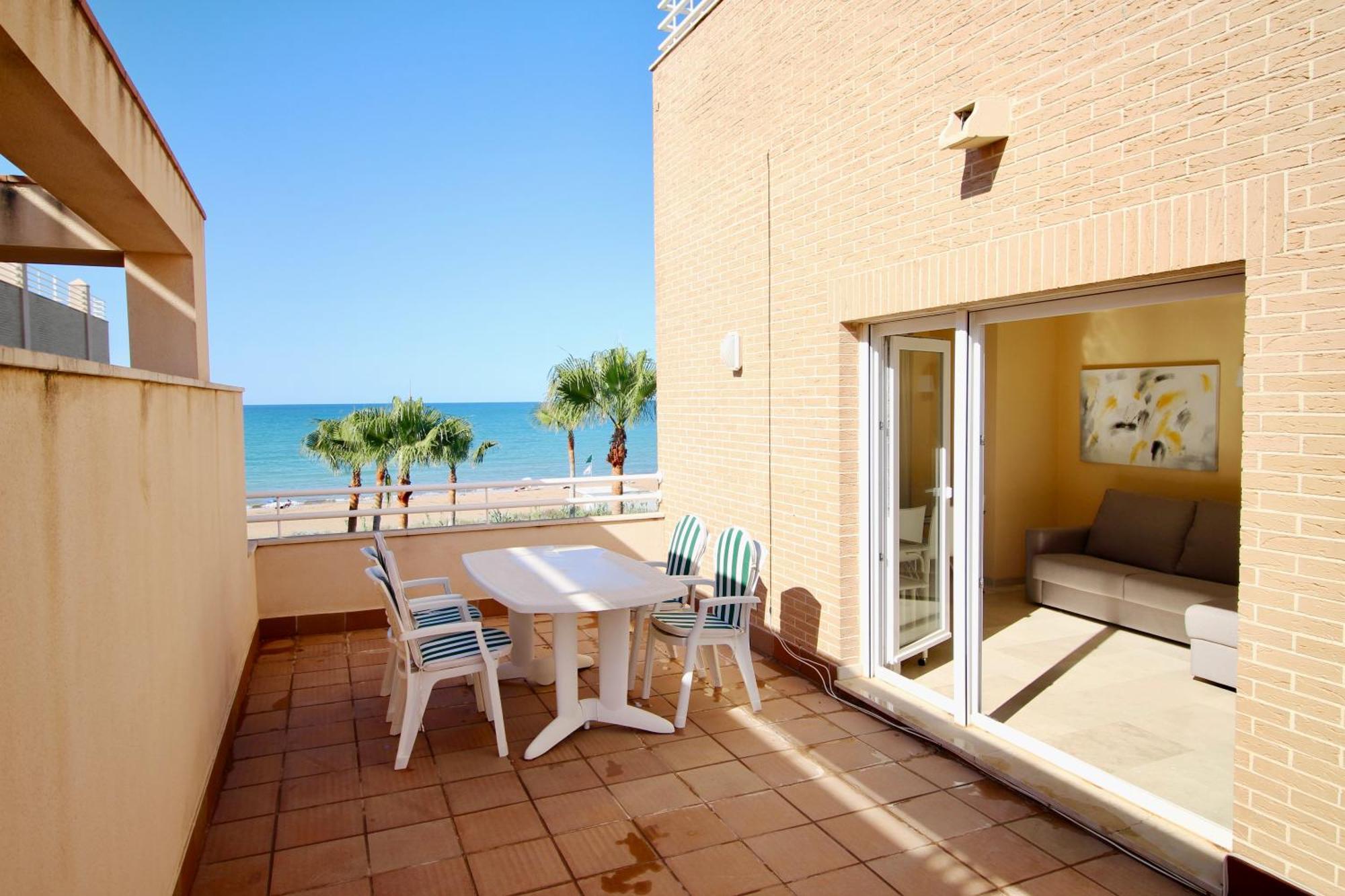 Atico Con Piscina Privada En Primera Linea Apartment Denia Ruang foto